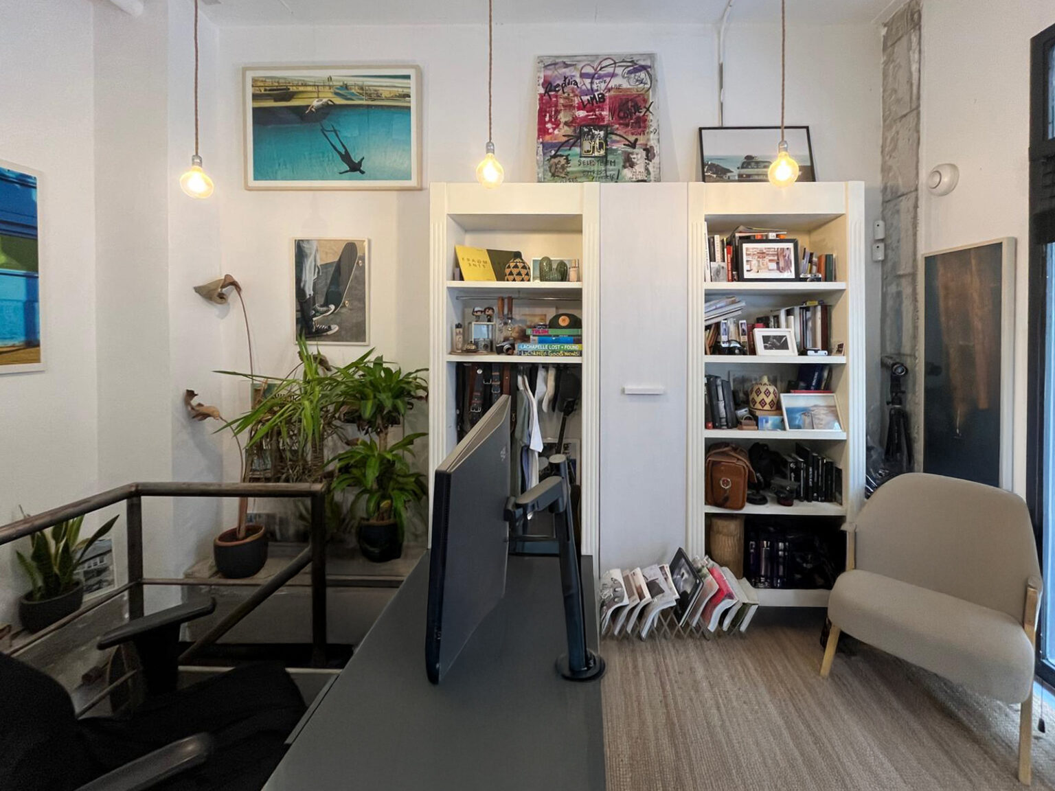 Recepción y zona de encuentro de The Basement Studio Gallery, Málaga